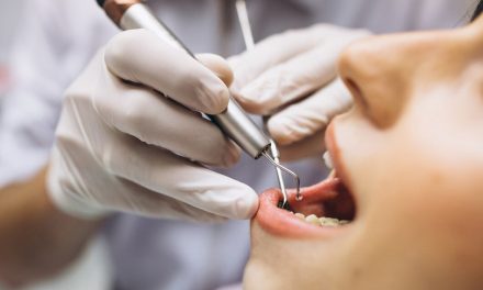 Dokter Gigi: Peran Dan Pentingnya Pemeriksaan Gigi Rutin