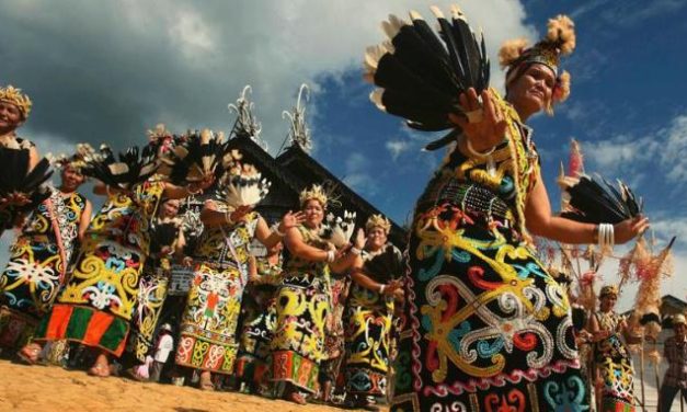 Suku Dayak: Keragaman Tradisi Dan Kehidupan Masyarakatnya