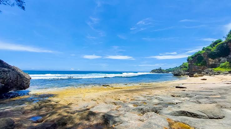 Wisata Pantai: Hal Yang Bisa Dilakukan Saat Menikmati Pesisir