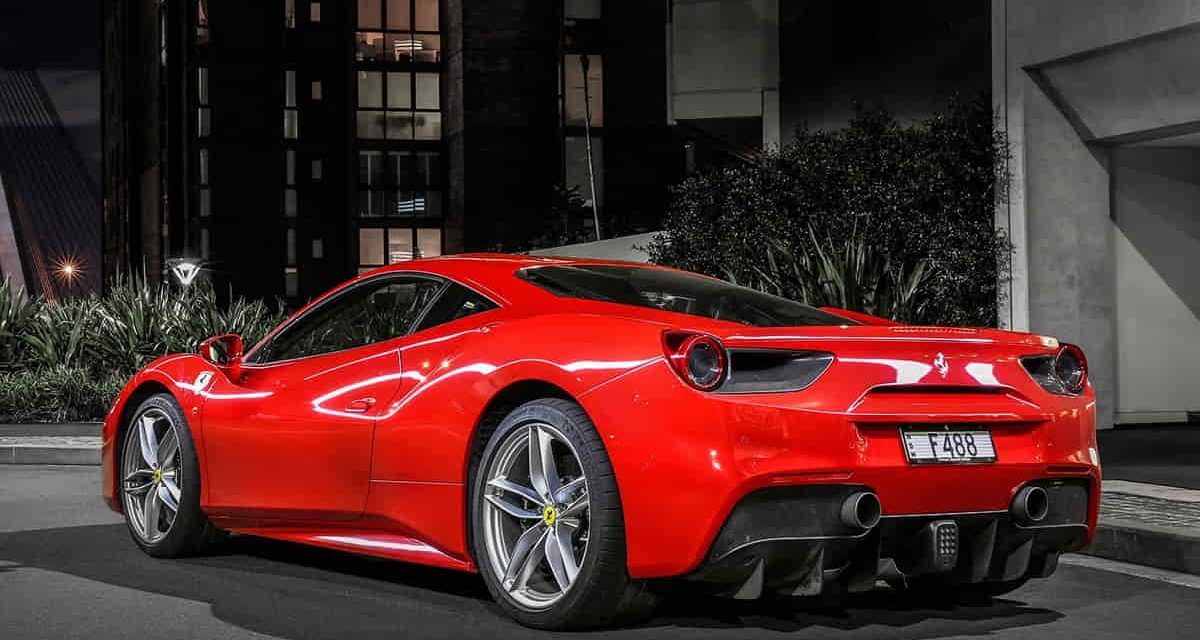 Mobil Ferrari: Desain Sporty, Performa Mesin, Teknologi Modern