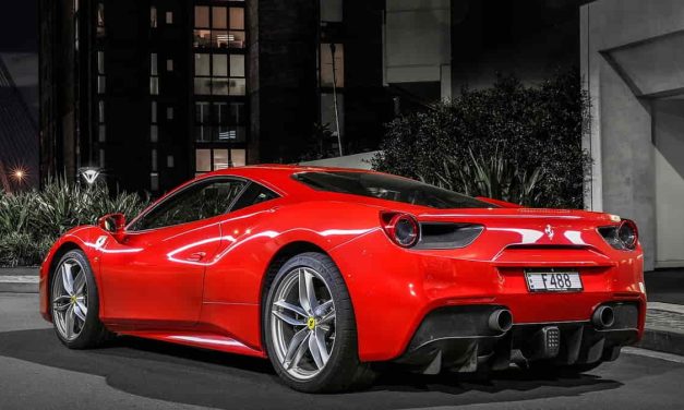 Mobil Ferrari: Desain Sporty, Performa Mesin, Teknologi Modern